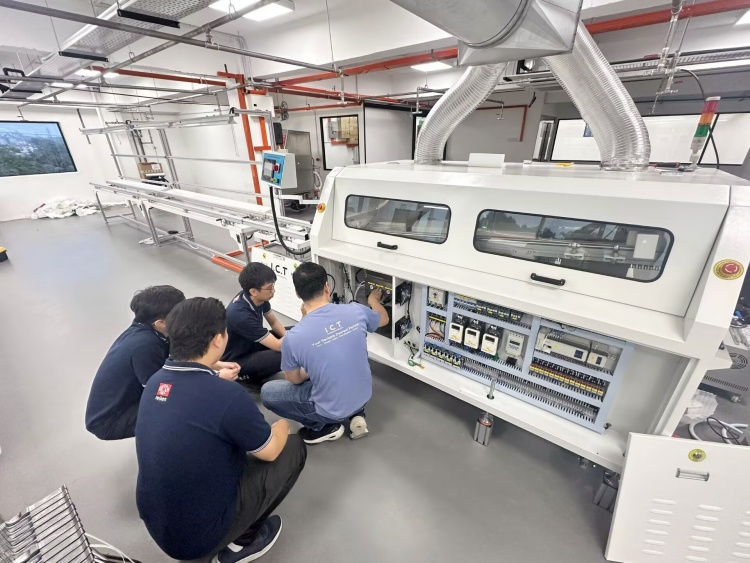 I.C.T オンサイト設置およびエンジニア トレーニング サポート