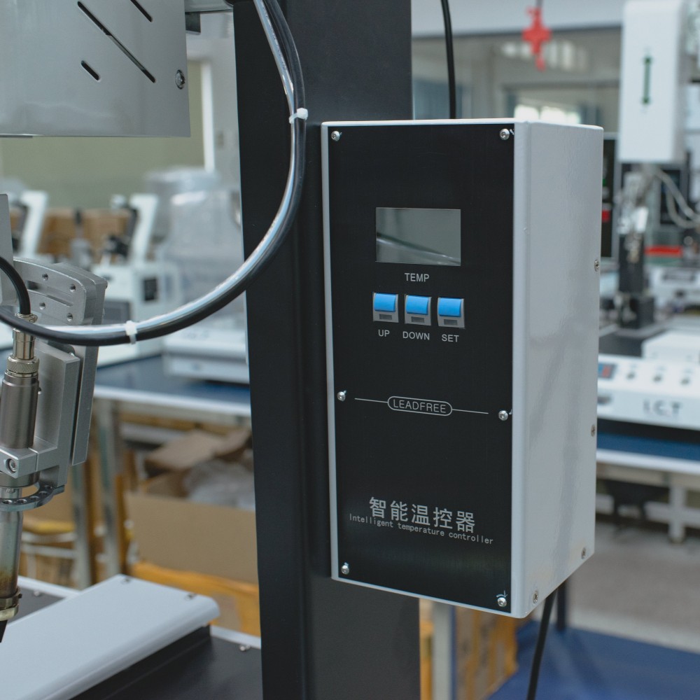 I.C.T | 4軸PCB自動ワイヤはんだ付けロボット