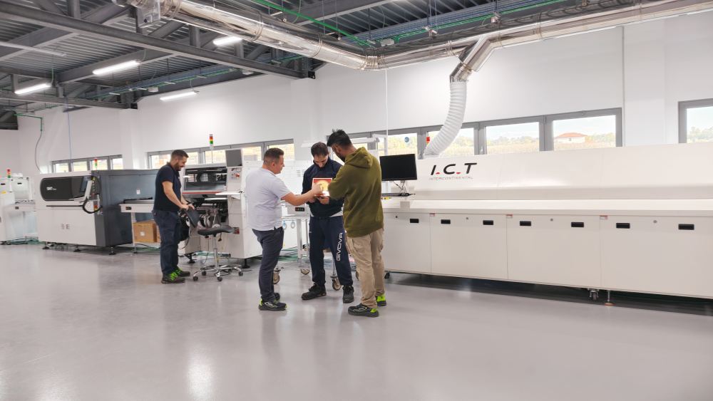 I.C.T LED イタリアのストリップ生産ライン 03.jpg